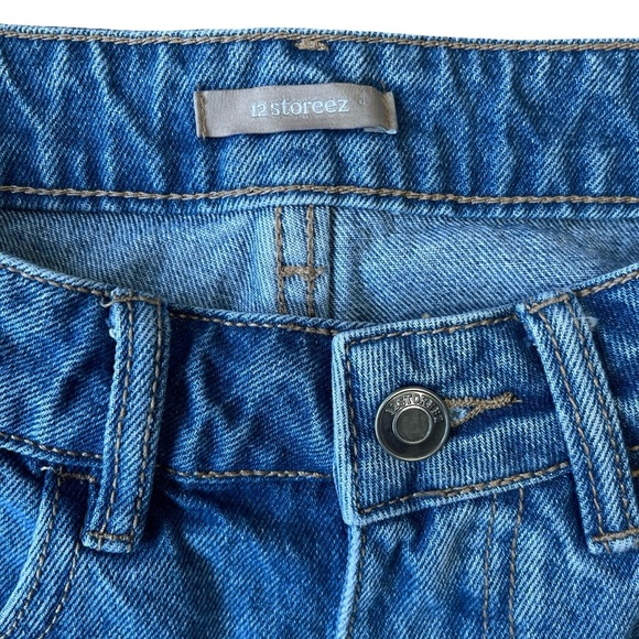 12 STOREEZ Flared Denim High Rise Mini Shorts, Medium Wash - Size XS - Picture 4 of 10